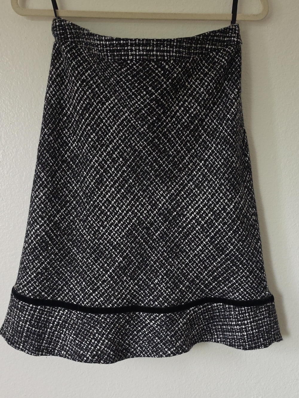 GAP Black and White A-Line Tweed Skirt with Ruffle Trim
